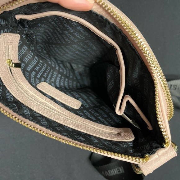Steve Madden Blush Crossbody Bag with Black Strap - Picture 6 of 11
